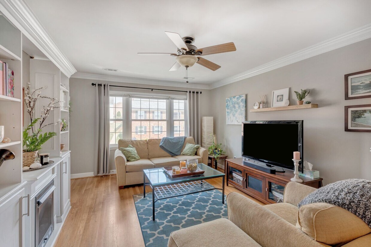 Primary Photo - Beautifully Updated Hessian Hills Condo