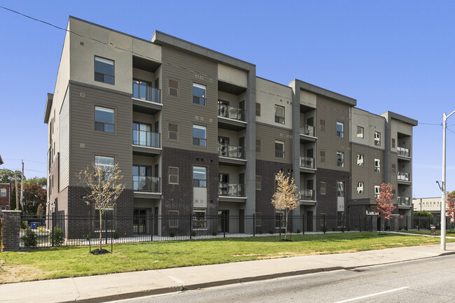 Building Photo - 955 Ouellette Av