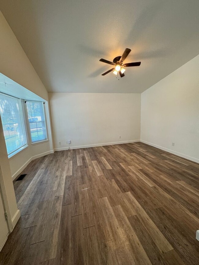 Building Photo - Beautiful 4 bedroom house avail 6/11