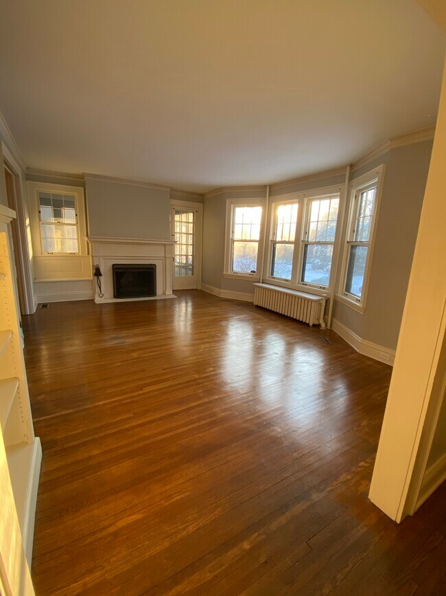 Building Photo - 589 Lincoln Ave