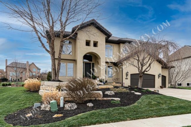 Building Photo - Gorgeous 5 Bed 5 Bath Home in Olathe-Comin...