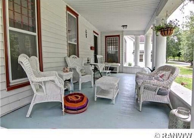 Foto del edificio - 4 Bedroom House with Amazing Hardwood Thro...