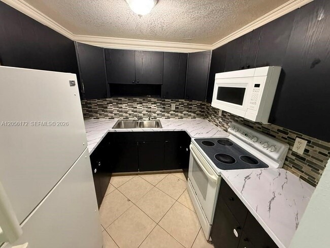 Building Photo - 1055 W 77th St
