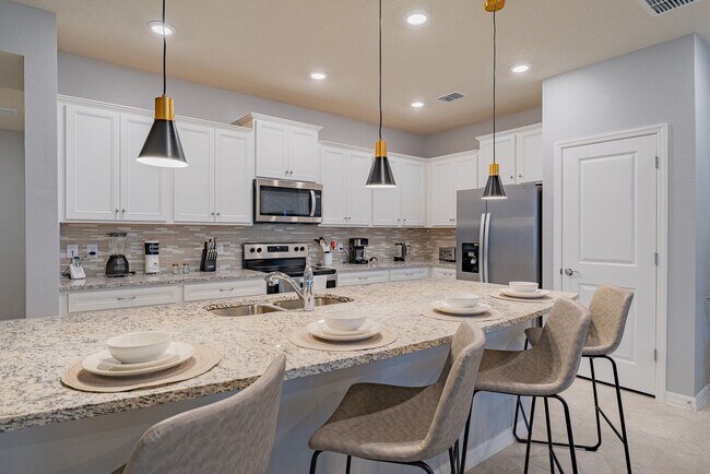 Building Photo - 886 Paradise Dr