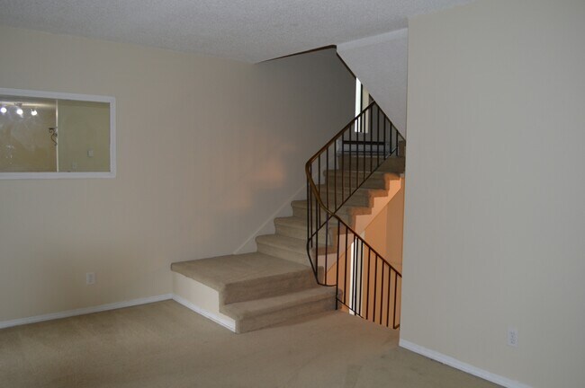 Building Photo - 10511 Holly Park Ln