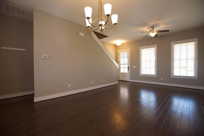 Foto del edificio - 254 Thomas Green Blvd