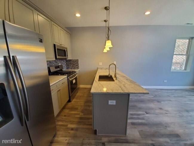 Building Photo - 3 br, 2 bath Apartment - 2711 W Polk St