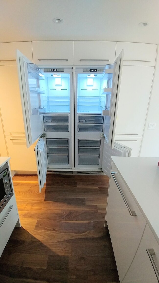 Photo du bâtiment - 1025 5 Ave SW