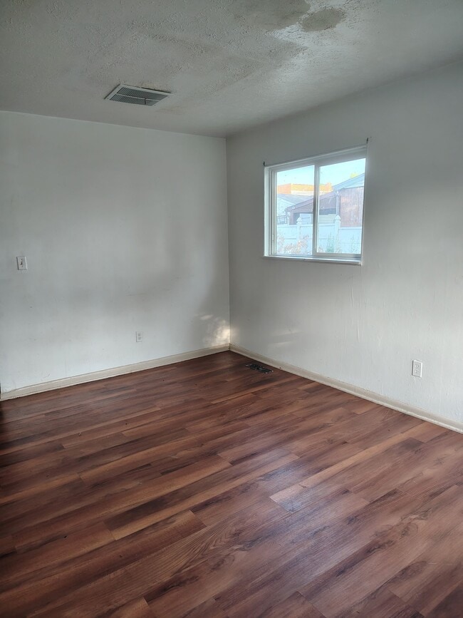 Building Photo - 1331 Lakeview Ave