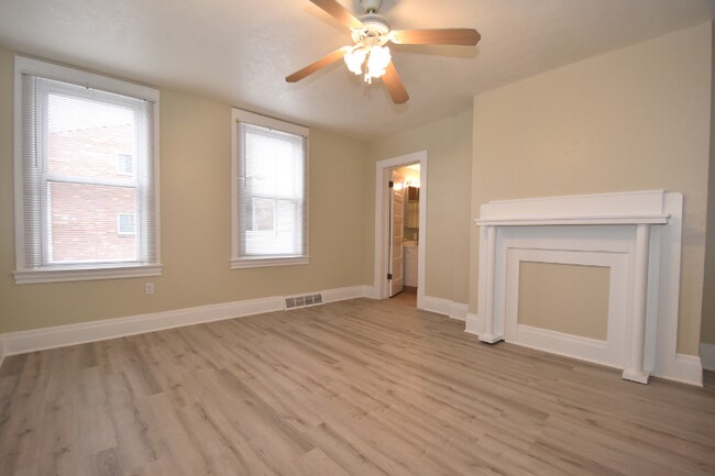 Building Photo - 140 Rothesay Ave