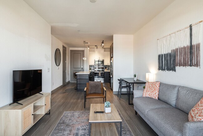 Foto del edificio - 555 N College Ave