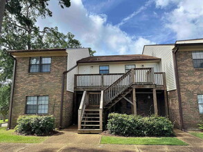 Building Photo - 1108 Greentree Ct