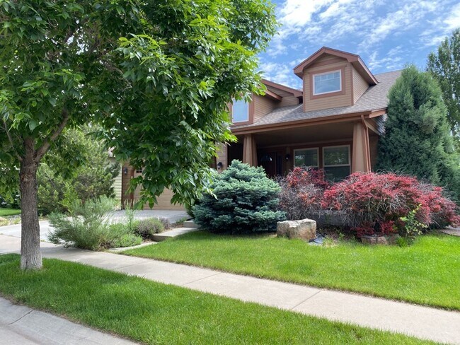 Foto del edificio - Sprawling Two-Story Home w/ Finished Basement in Maple Hill