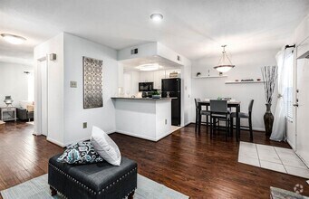 Building Photo - 8003 Woodway Dr