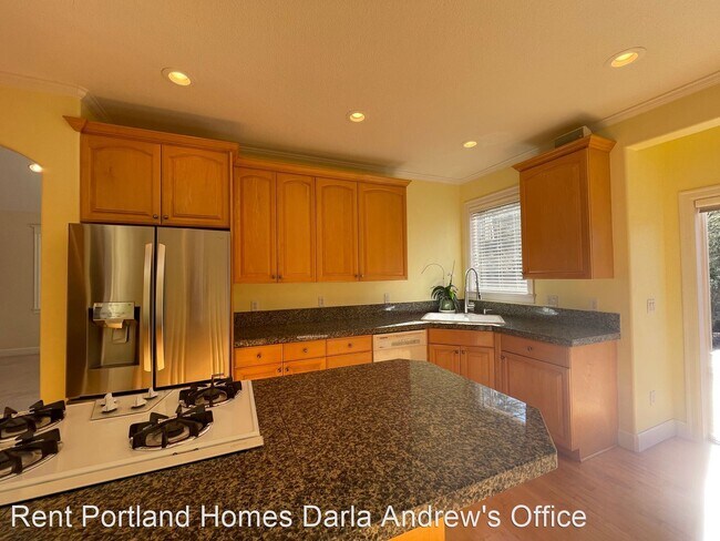 Foto del edificio - 3 br, 2.5 bath House - 14618 SE Duke St
