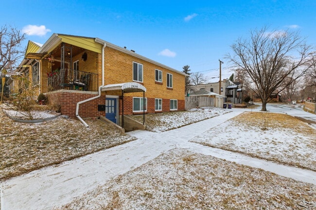 Building Photo - FIRST MONTH FREE! Renovated studio with garage + utilities included! Modern kitchen with island, ...