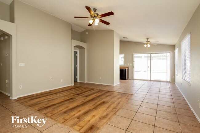 Foto del edificio - 16140 N 86th Ave