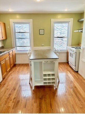 Foto del edificio - 46 Aspinwall Ave