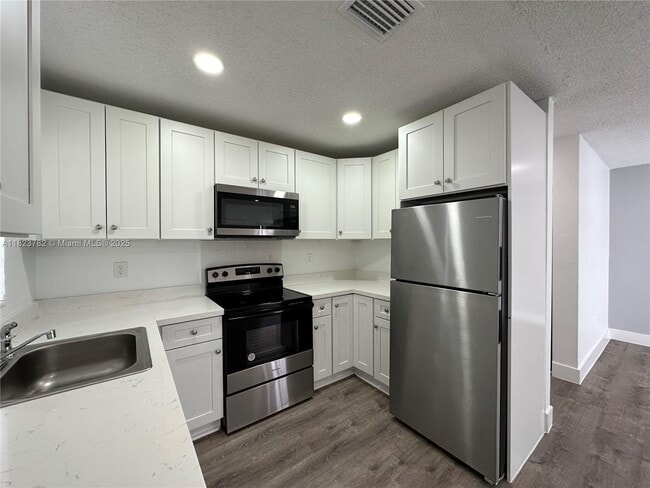 Building Photo - 6032 SW 25th St
