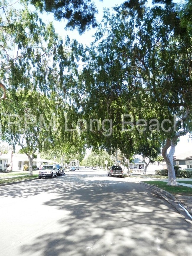 Building Photo - 5760 E Los Arcos St