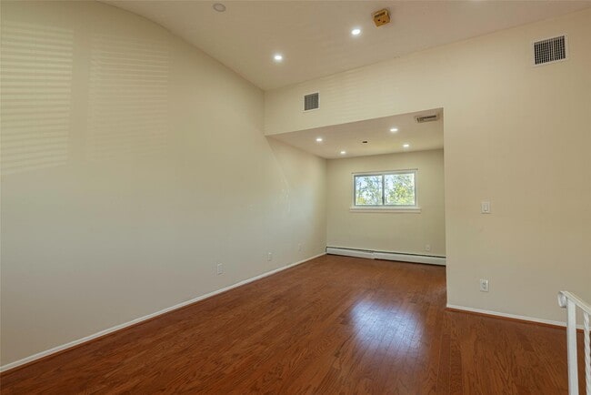 Building Photo - 2515 S Seamans Neck Rd