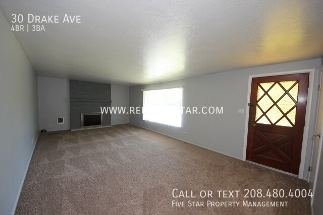Foto del edificio - 30 Drake Ave