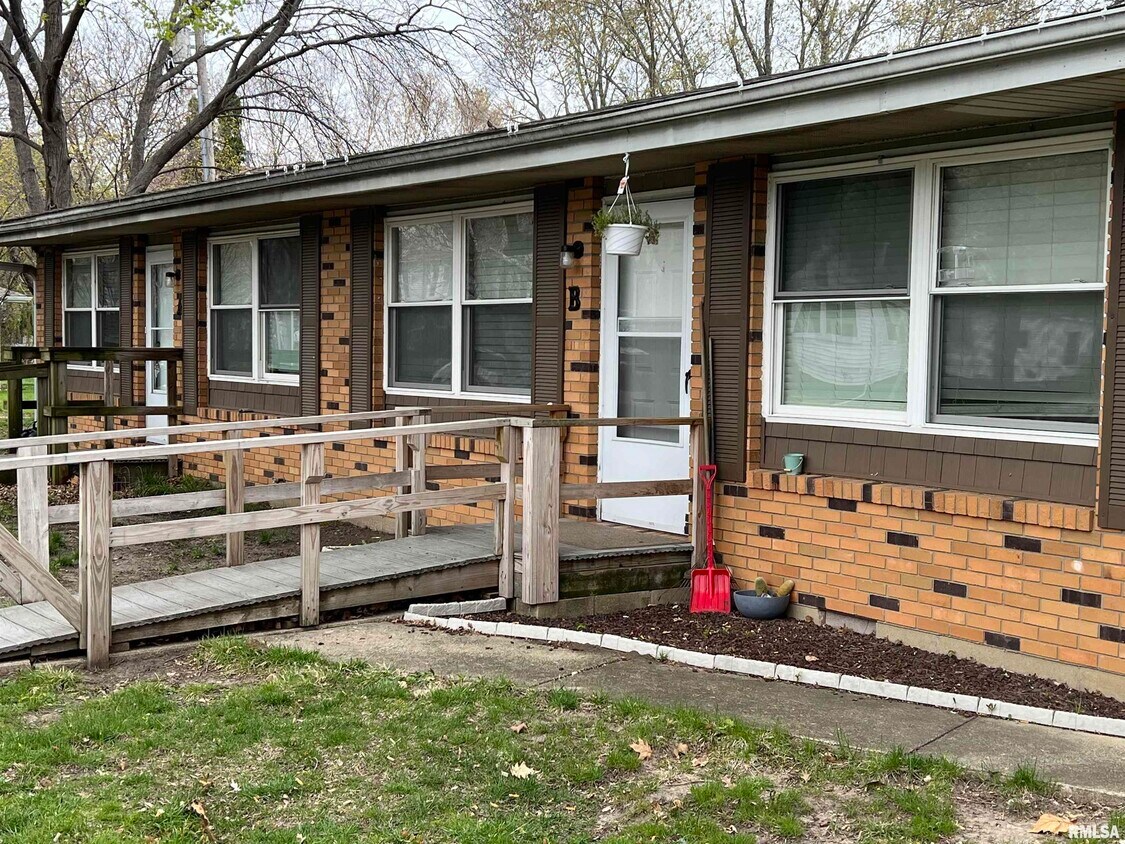 Primary Photo - 116 W Thomas St