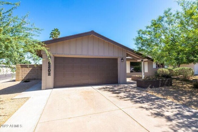 Foto del edificio - Beautifully Renovated Home With RV Gate, 2...
