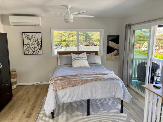 Brand new bed with bedding and frame - 3746 Kilauea Ave