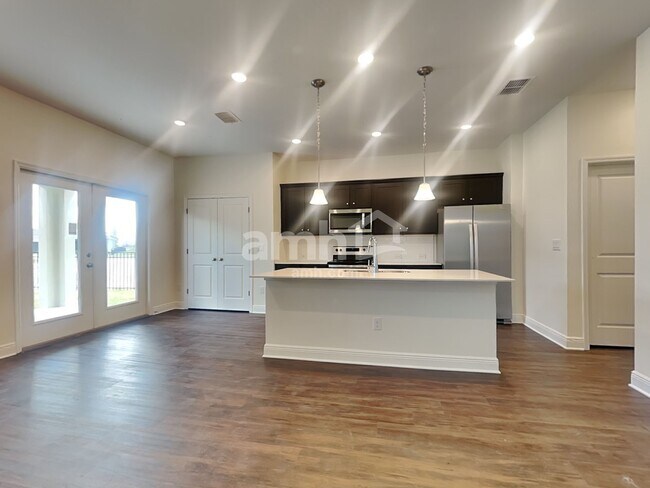 Building Photo - 27373 St Andrews Avenue