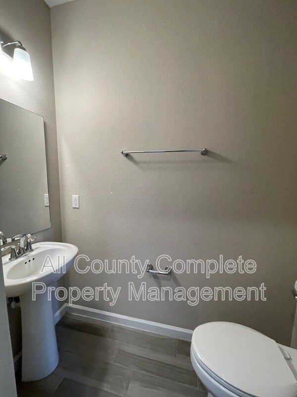 Foto del edificio - 12804 Josslyn Ln