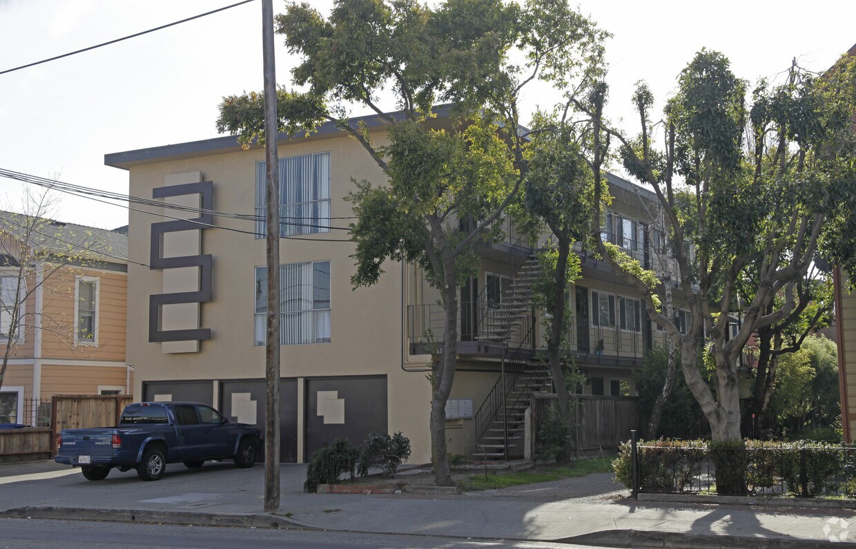 Building Photo - 2222 Encinal Ave