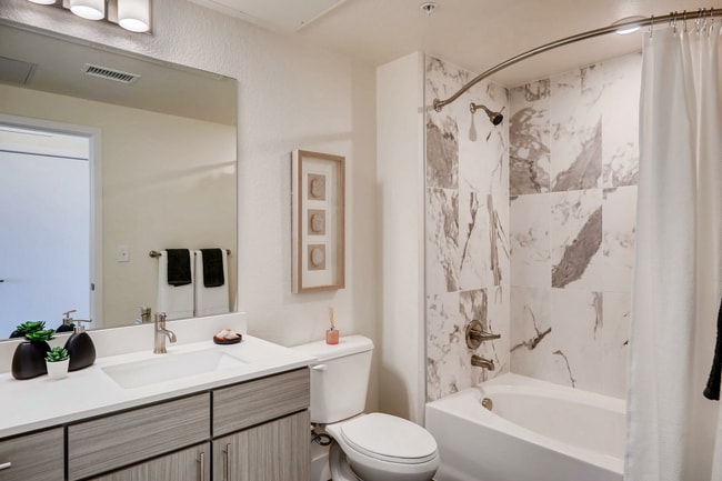 Building Photo - High Line Pointe