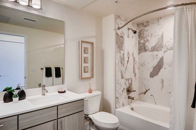 Foto del edificio - High Line Pointe