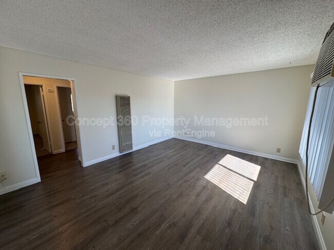 Building Photo - 9421 Cedar St