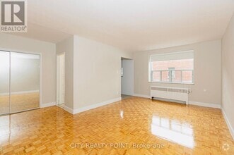 Building Photo - 103-1291 BAYVIEW Ave
