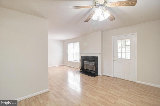 Building Photo - 6573 Hemlock Point Rd