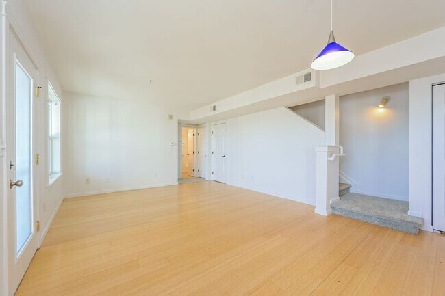 Building Photo - 1575 Zamia Ave