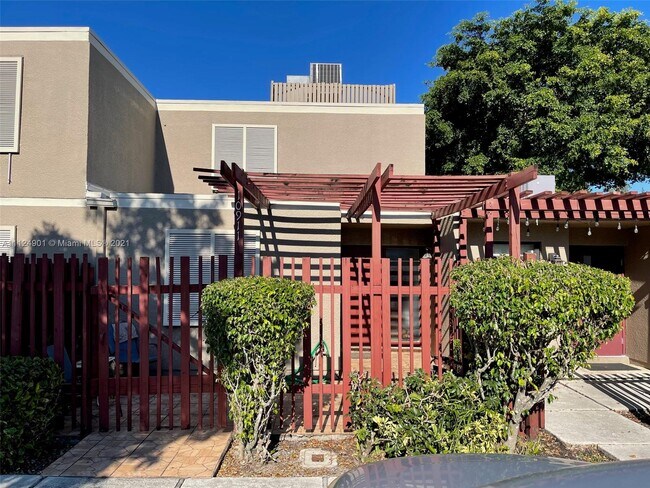 Foto del edificio - 10911 Cedar Ln