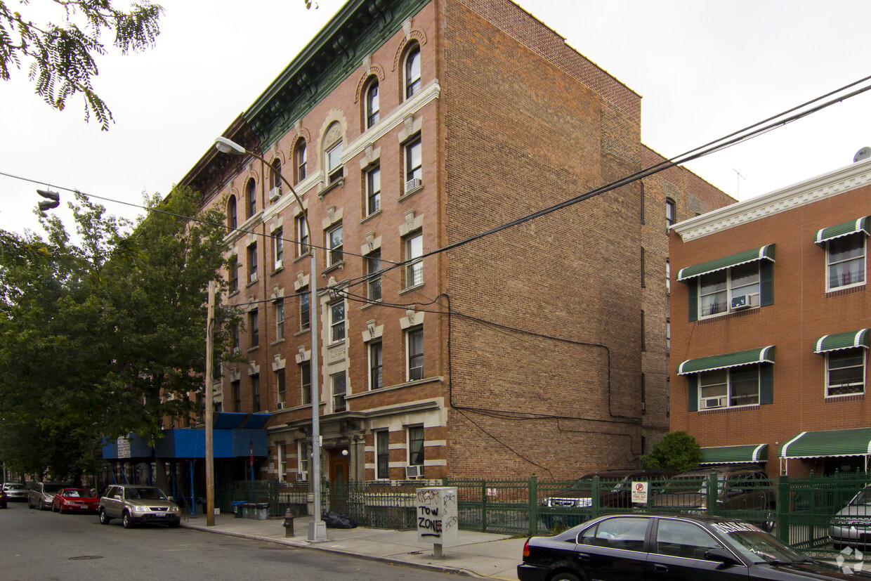 Primary Photo - 475 E 140th St