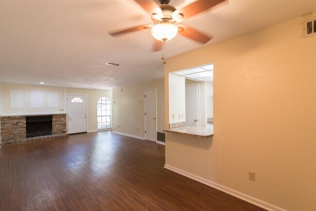 Building Photo - 3704 Donovan Dr