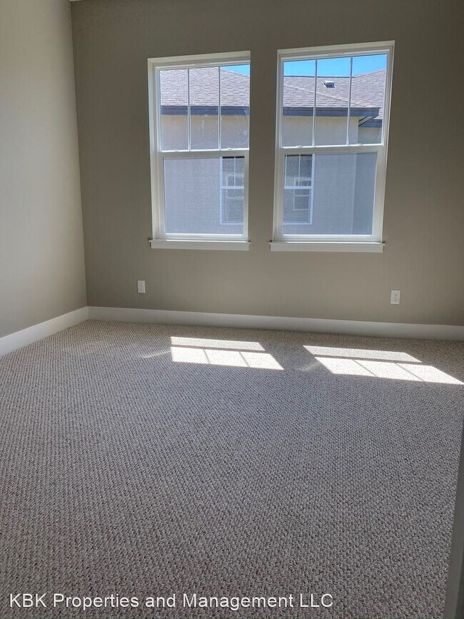 Building Photo - 639 Country Club Cir