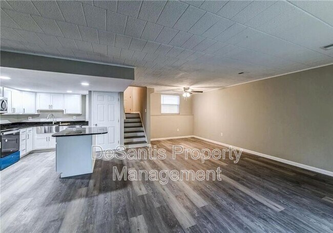 Building Photo - 2207 Aurora Dr