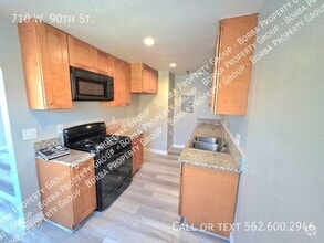 Building Photo - 710 W 90th St