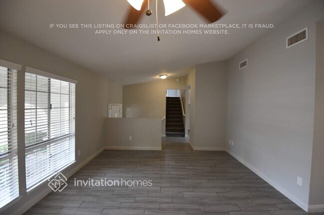 Building Photo - 7517 W Gilmore Ave