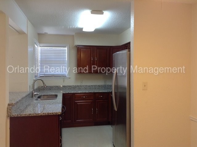 Foto del edificio - 2917 Antique Oaks Cir