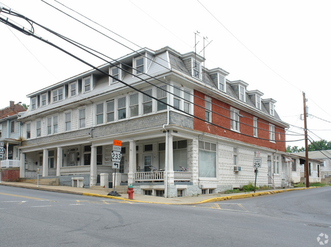 Primary Photo - 25 - 31 E Main St