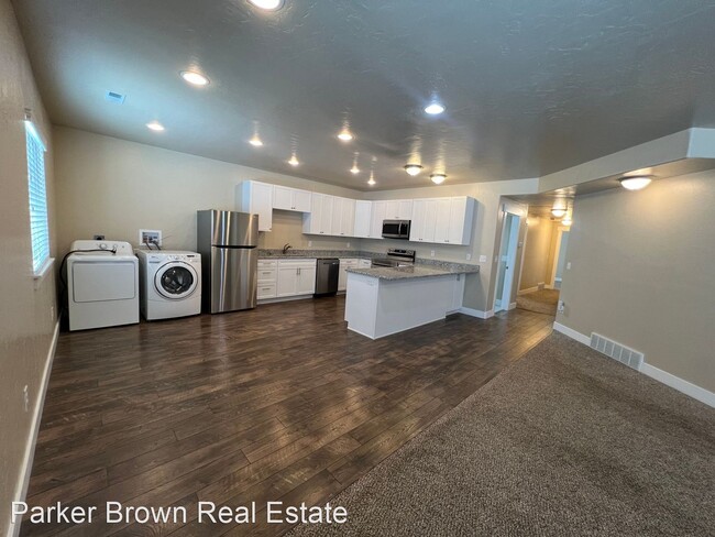 Building Photo - 2 br, 1 bath House - 1615 W Black Gold Dr