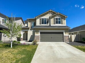 Building Photo - 2592 E Blackstone Dr