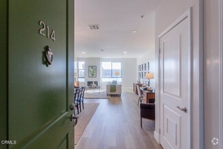 Building Photo - 6938 Laurel Canyon Blvd